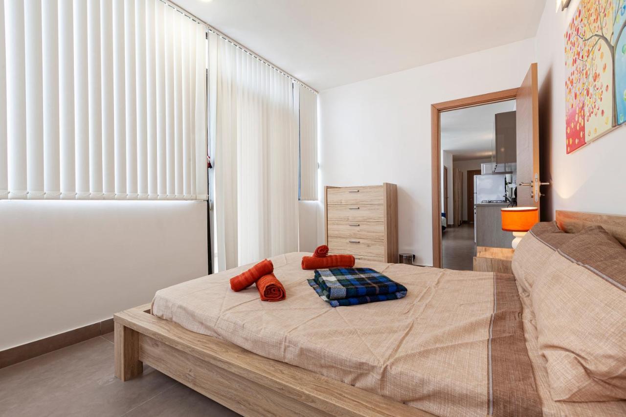 Perfect Seaview Penthouse Apartment Сейнт Полс Бей Екстериор снимка