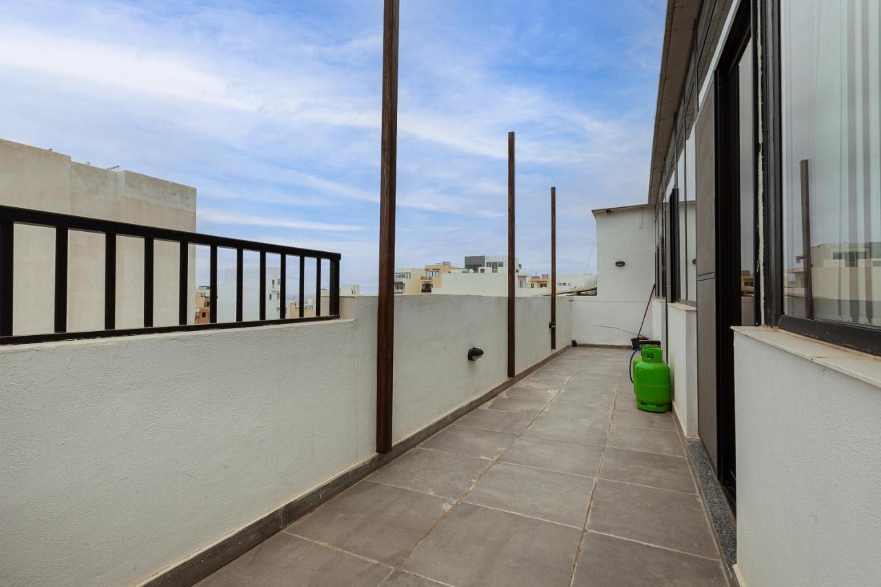 Perfect Seaview Penthouse Apartment Сейнт Полс Бей Екстериор снимка