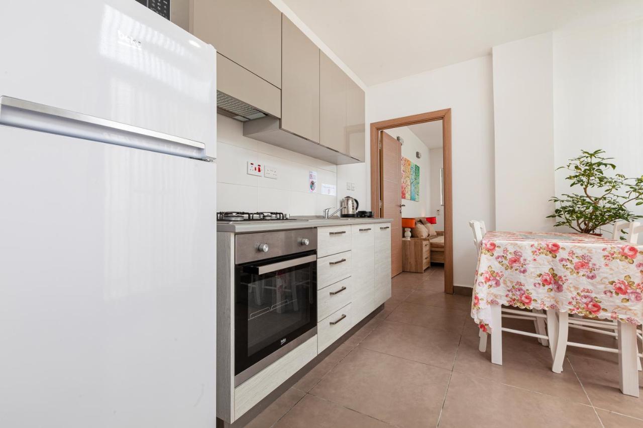 Perfect Seaview Penthouse Apartment Сейнт Полс Бей Екстериор снимка