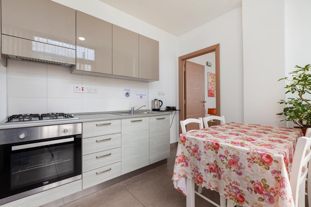 Perfect Seaview Penthouse Apartment Сейнт Полс Бей Екстериор снимка
